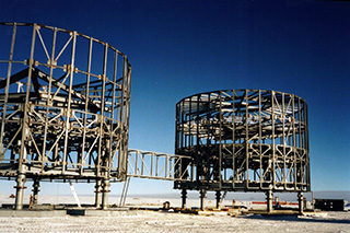 La strucure métallique des tours de Concordia lors de sa construction au début des années 2000 - J. Burdin